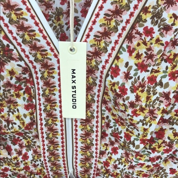 Woman’s Max Studio Blouse - Picture 7 of 9